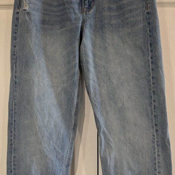 American Eagle Women's '90s Low-Rise Straight Jeans, Size 6 Short, Distressed - Picture 4 of 14